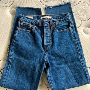 Levi’s wedgie straight size 24 Relisting this